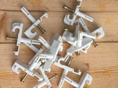 CLIP UNIVERSAL P/POSTE RUBBERMAID 45100